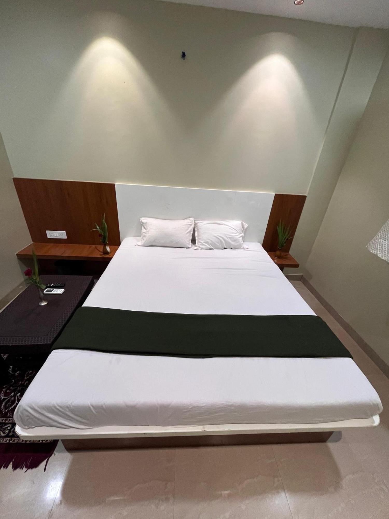 Hotel Sun Lodging Bhiwandi Exterior foto